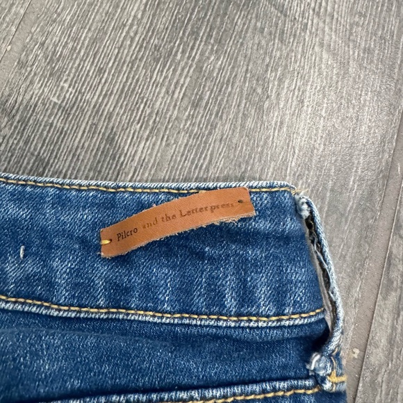 Pilcro Mid Rise Slim Cut Off Shorts Size 27 Raw Hem Medium Wash Stretch - Picture 4 of 4